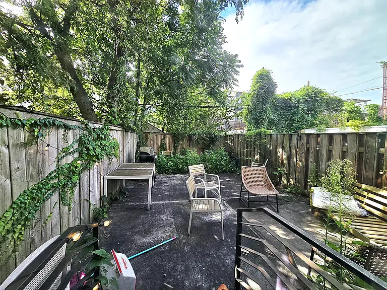 185 Schaefer St #1B — Photo 1