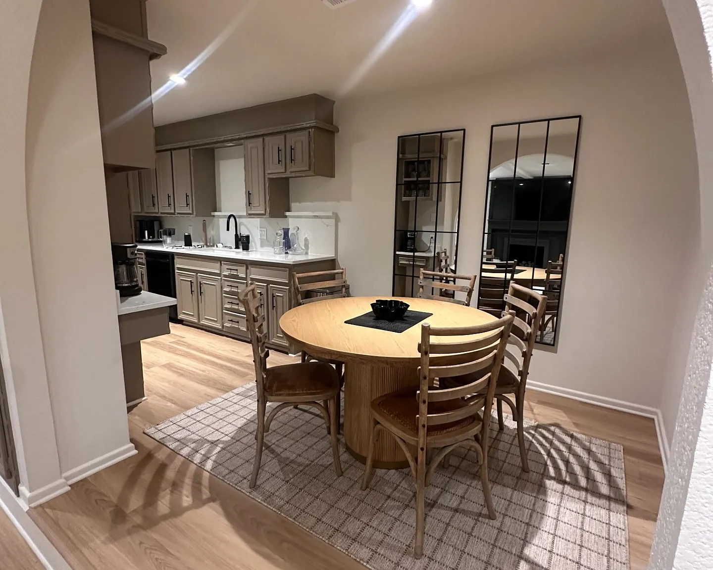 2 bed, 1200 sqft, $1,300 — Photo 2