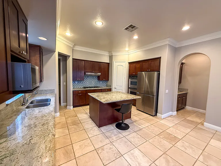 1030 White Alder Ave — Photo 5