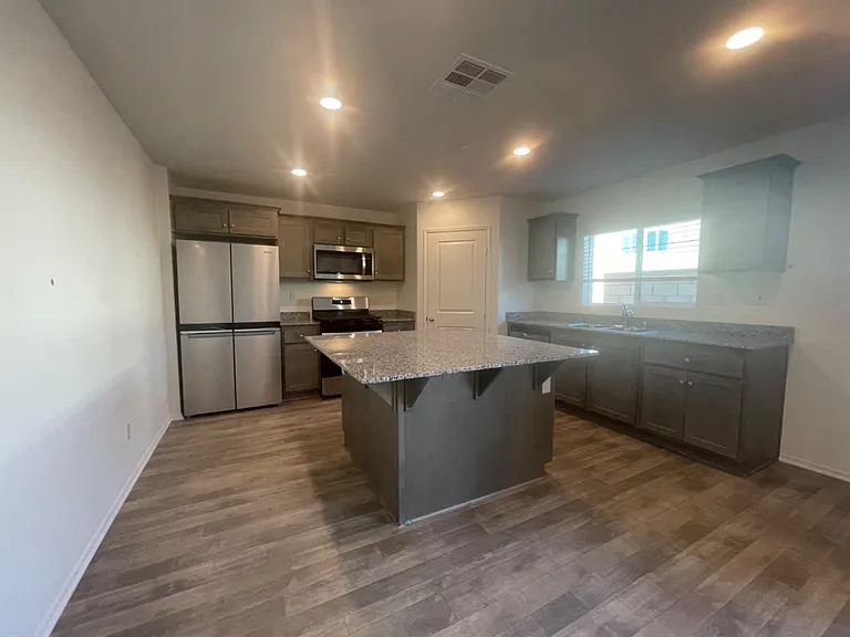 30906 Challenger Ct — Photo 8