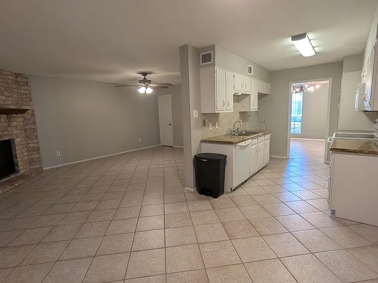 976 Sunmeadow Dr — Photo 10