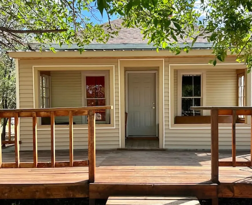 635 Amoretti St