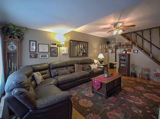 2nd image of 2038 E 71st St