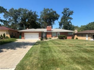 1691 E Parkhaven Dr, Seven Hills, OH 44131