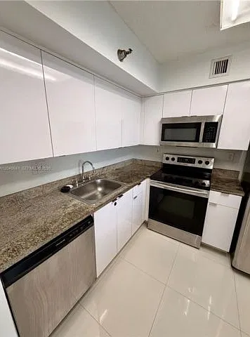 2 bed, 2.0 bath, $2,500 — Photo 1