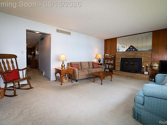 5th image of 9556 Round Lake Blvd