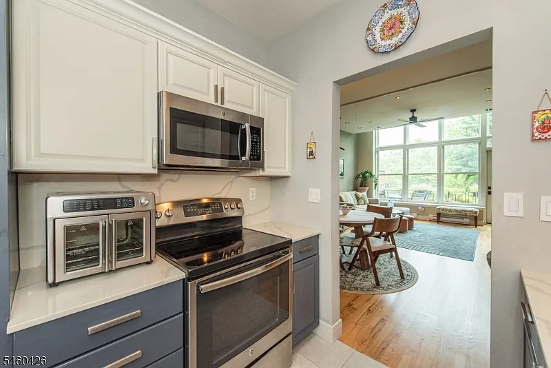 1 bed, 1.5 bath, $3,500 — Photo 4