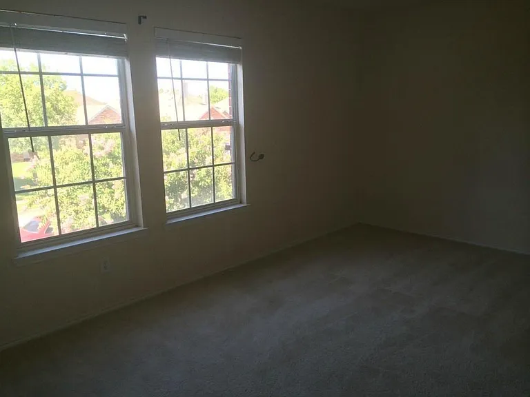1916 Silver Leaf Dr — Photo 23