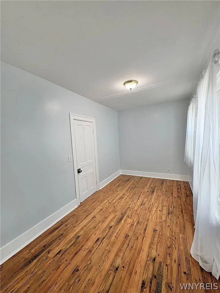 3 bed, 1.0 bath, 1320 sqft, $1,600 — Photo 4