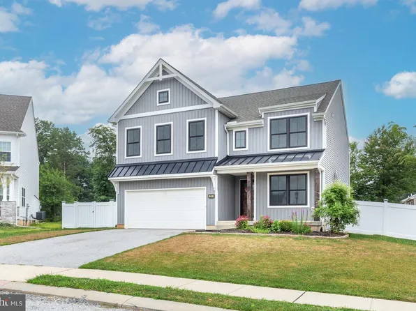 15 Cloverfield St, Stewartstown, PA 17363