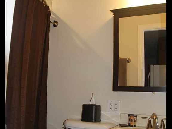 Guesthouse full bathroom