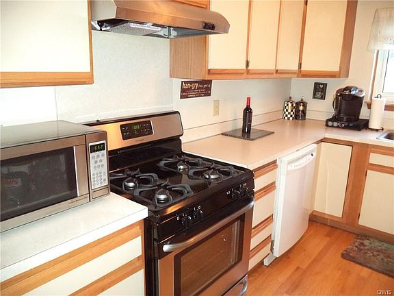 3rd image of 109 Iron Oak Cir