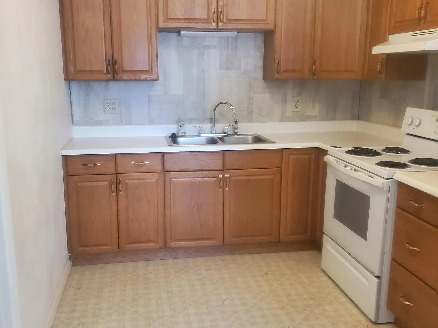3 bed, 1100 sqft, $1,500 — Photo 3