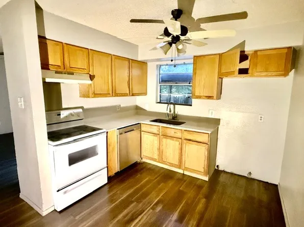 933A NW Summercrest Blvd, Burleson, TX
