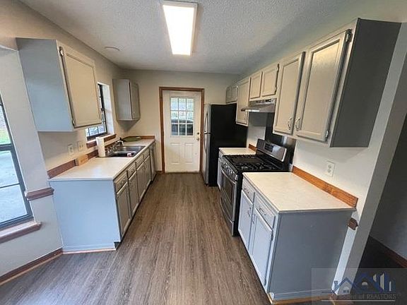 2nd image of 4 Fernwood Dr