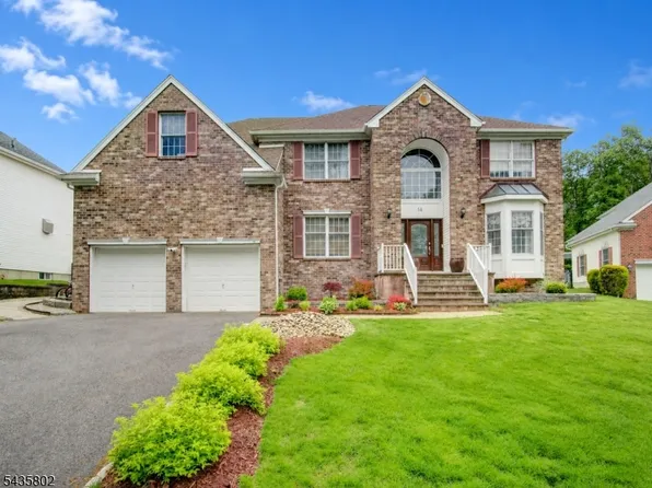 14 Hemingway Dr, Ledgewood, NJ 07852