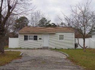618 Hoffman Ave, Bellport, NY 11713