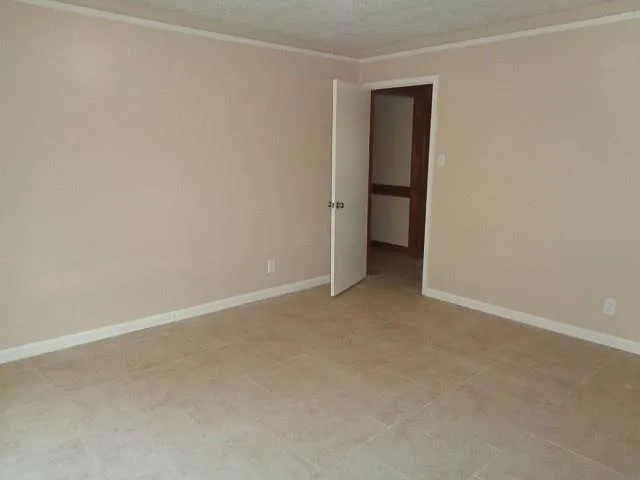 802 Baltic Ln — Photo 27