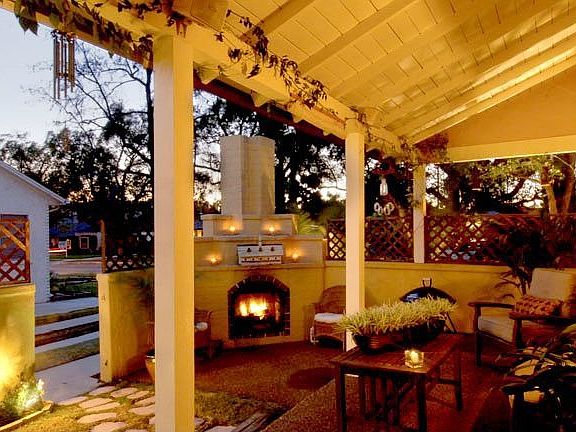 Courtyard, Fireplace & Fountain