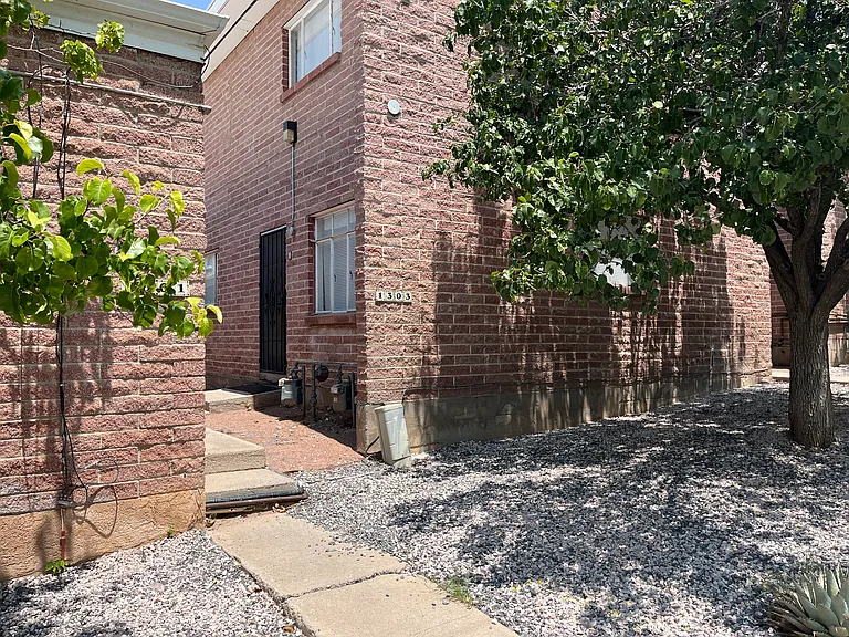 large and Updated 776 SF 1 Bedroom just 4 Blocks From UNM — Photo 1
