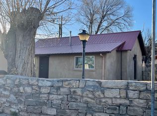 713 6th St #4, Las Vegas, NM 87701