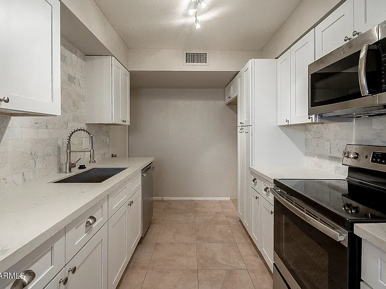 5618 S Captain Kidd Ct #D — Photo 11