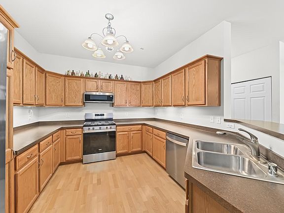 2nd image of 3862 S Lake DRIVE #105
