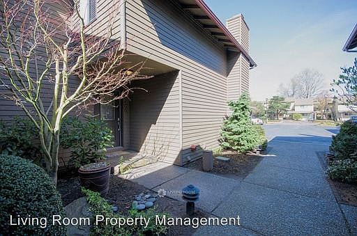 3rd image of 406 N Hayden Bay Dr