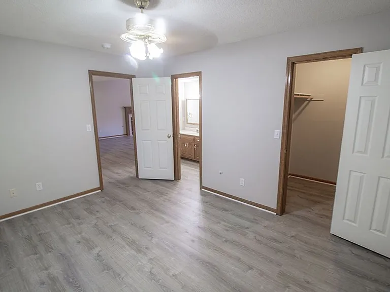 1316 Valley Creek Ln — Photo 13