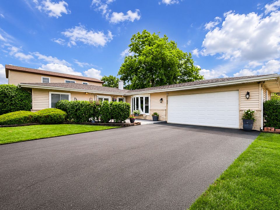 1st image of 410 Manor Hill Ln