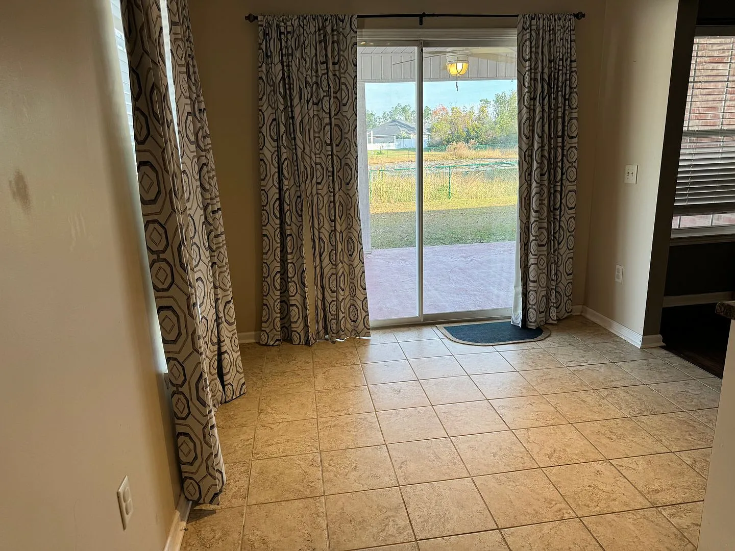4 Bed 2 Bath — Photo 4