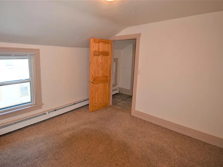 556 Jefferson St #10 — Photo 9