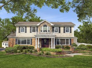 5 Somerset Pl, Syosset, NY 11791