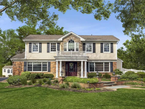 5 Somerset Place, Syosset, NY 11791
