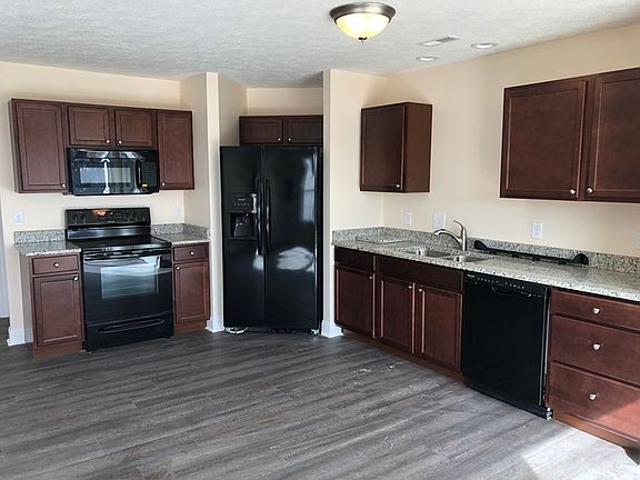 3rd image of 460 Pin Oak Dr
