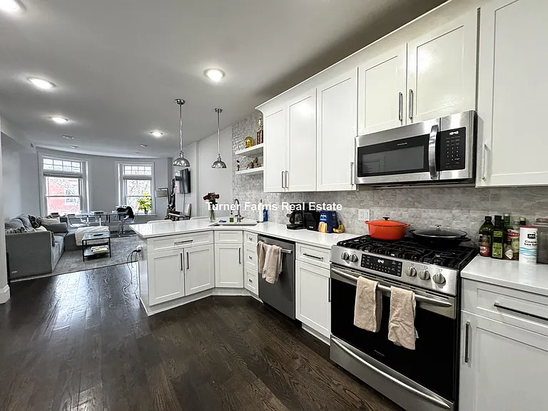 7R Strathmore Rd #3R — Photo 6