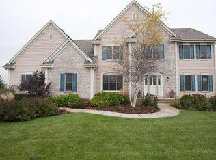 806 Lamplighter Ln, Grafton, WI 53024