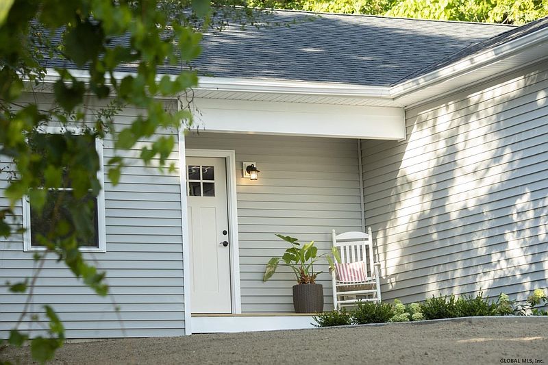4th image of 47 DOUGLAS Street