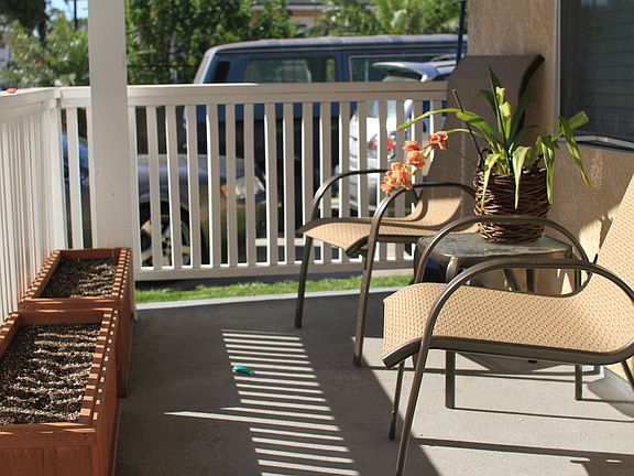 2nd image of 521 Cerritos Ave