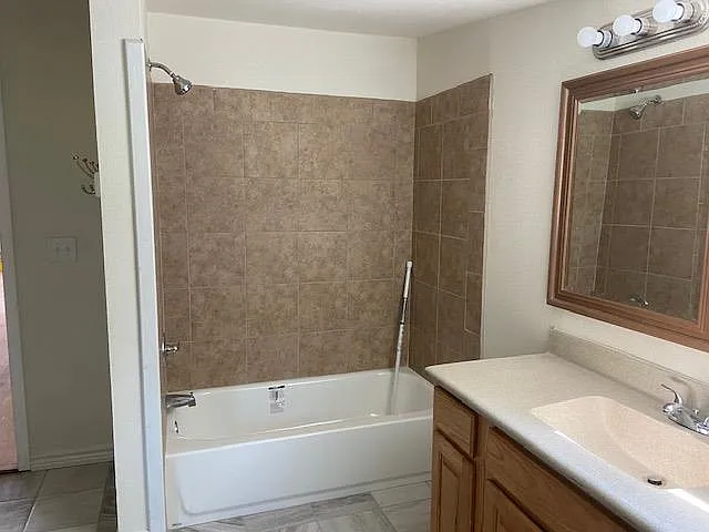 823 Monterrey St — Photo 9