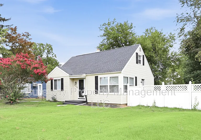208 Knight Ave — Photo 2