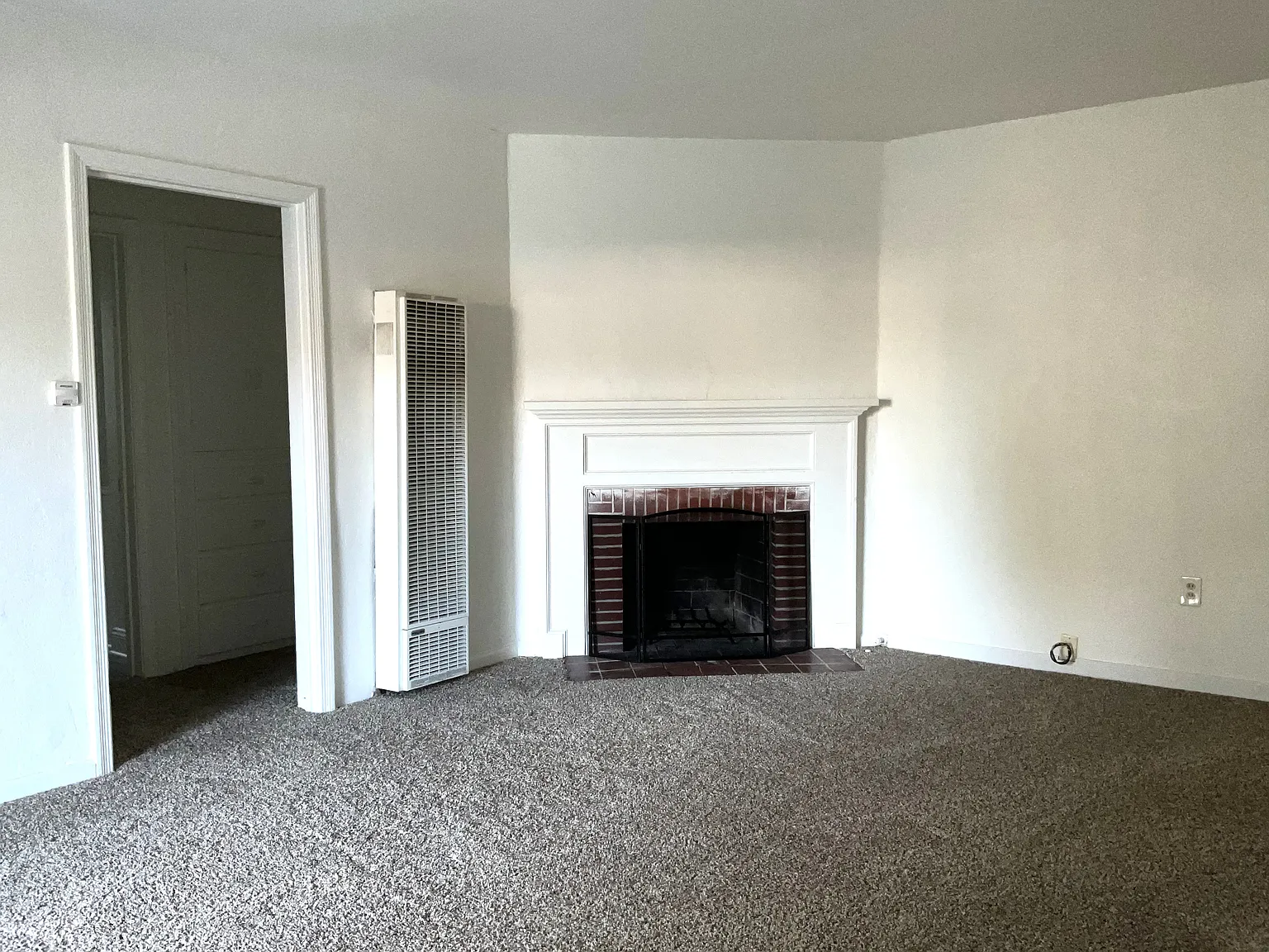 2 bed, 892 sqft, $1,695 — Photo 2