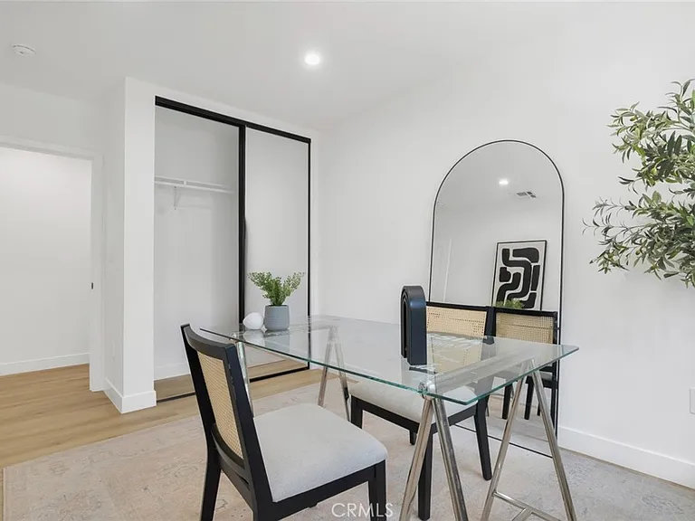 2115 W Clark Ave — Photo 20