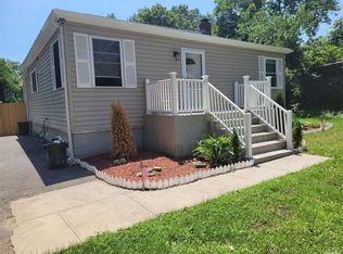 18 Richmond Hill Rd, Sound Beach, NY 11789