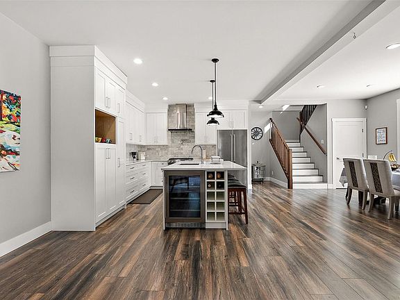 4th image of 1040 Jenkins Ave