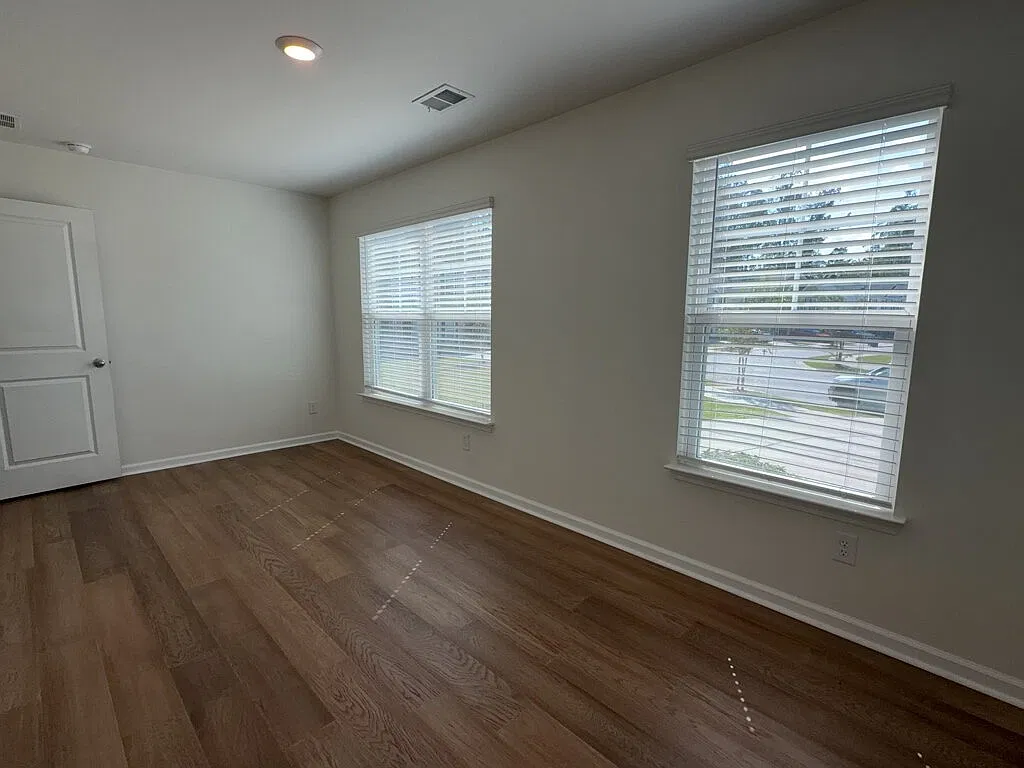 4 bed, 3.0 bath, 1729 sqft, $2,200 — Photo 4