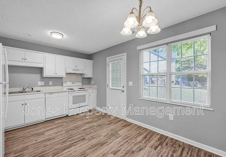 134 Aaron Pl NW — Photo 11