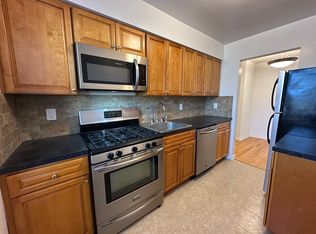 77 Grove St #B20, Montclair, NJ 07042