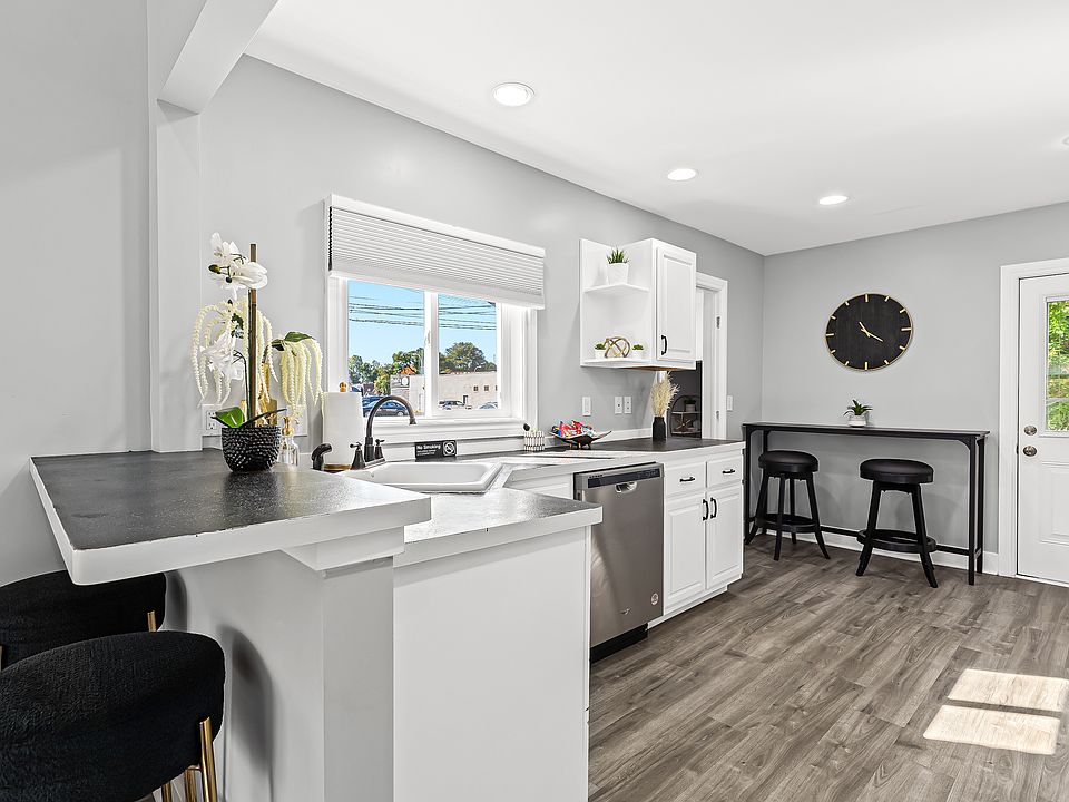 117 N West St, photo 9