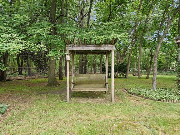 5th image of 51565 Maplewood Dr